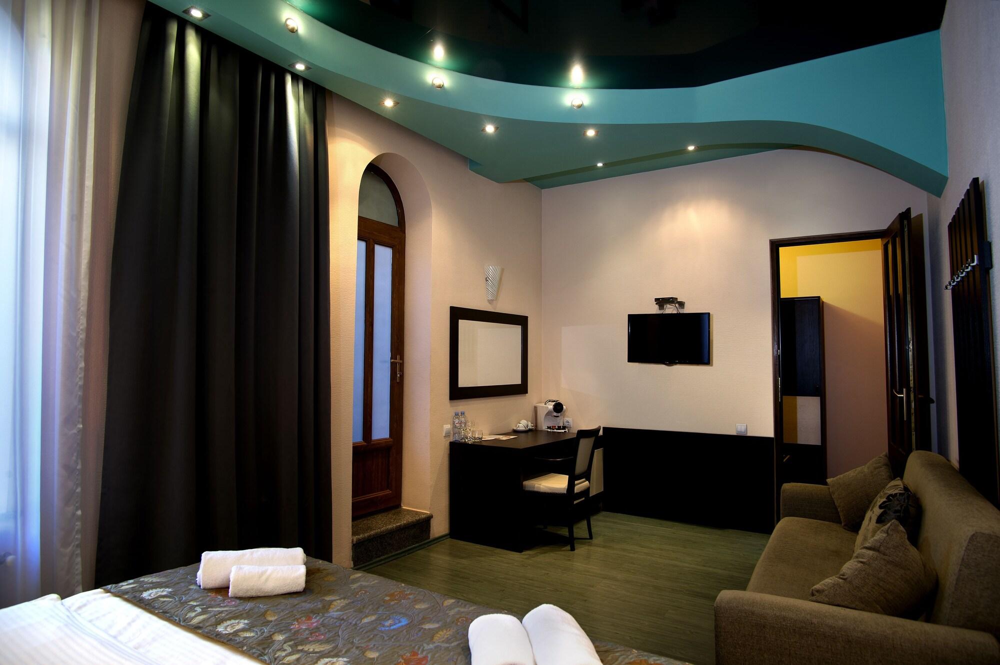 Coral Boutique Hotel Tbilisi Buitenkant foto