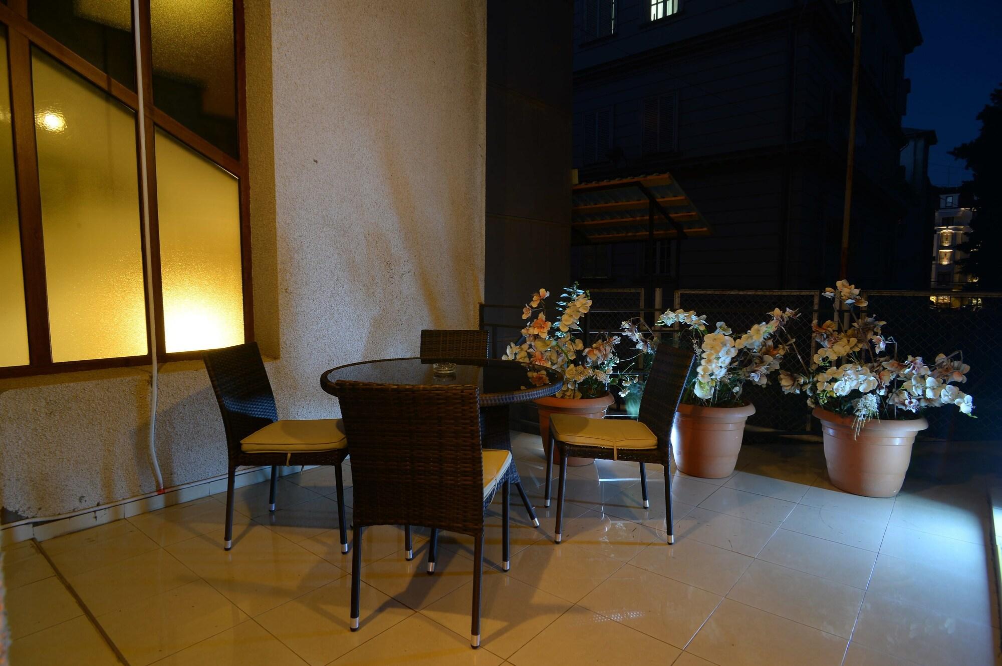 Coral Boutique Hotel Tbilisi Buitenkant foto