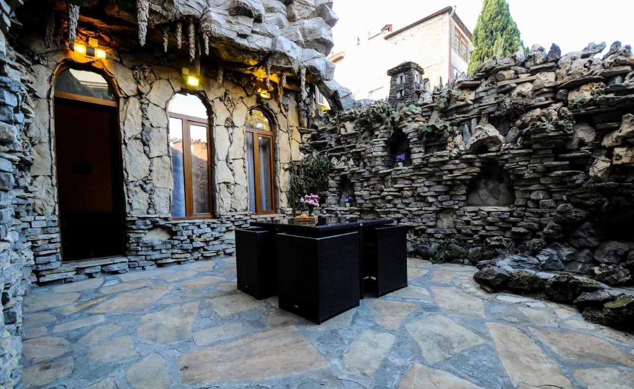 Coral Boutique Hotel Tbilisi Buitenkant foto