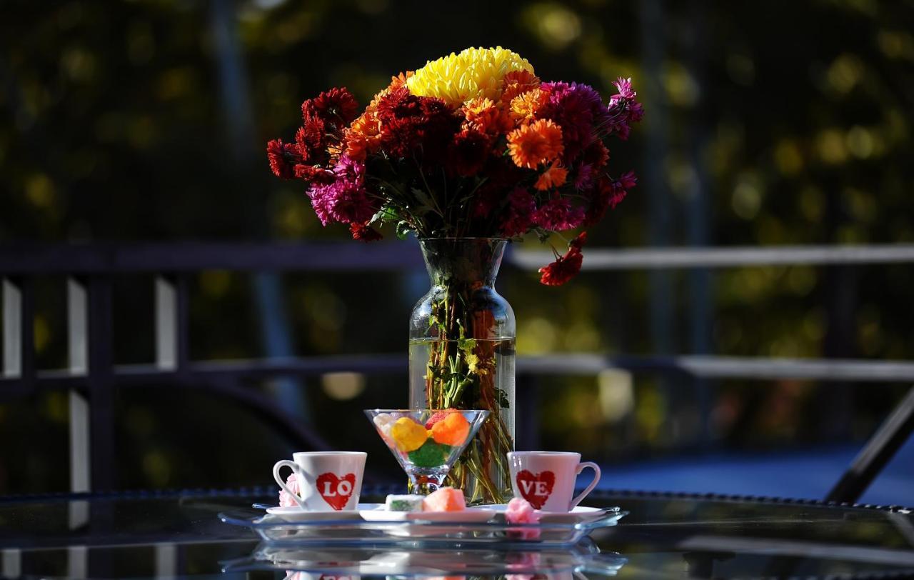 Coral Boutique Hotel Tbilisi Buitenkant foto