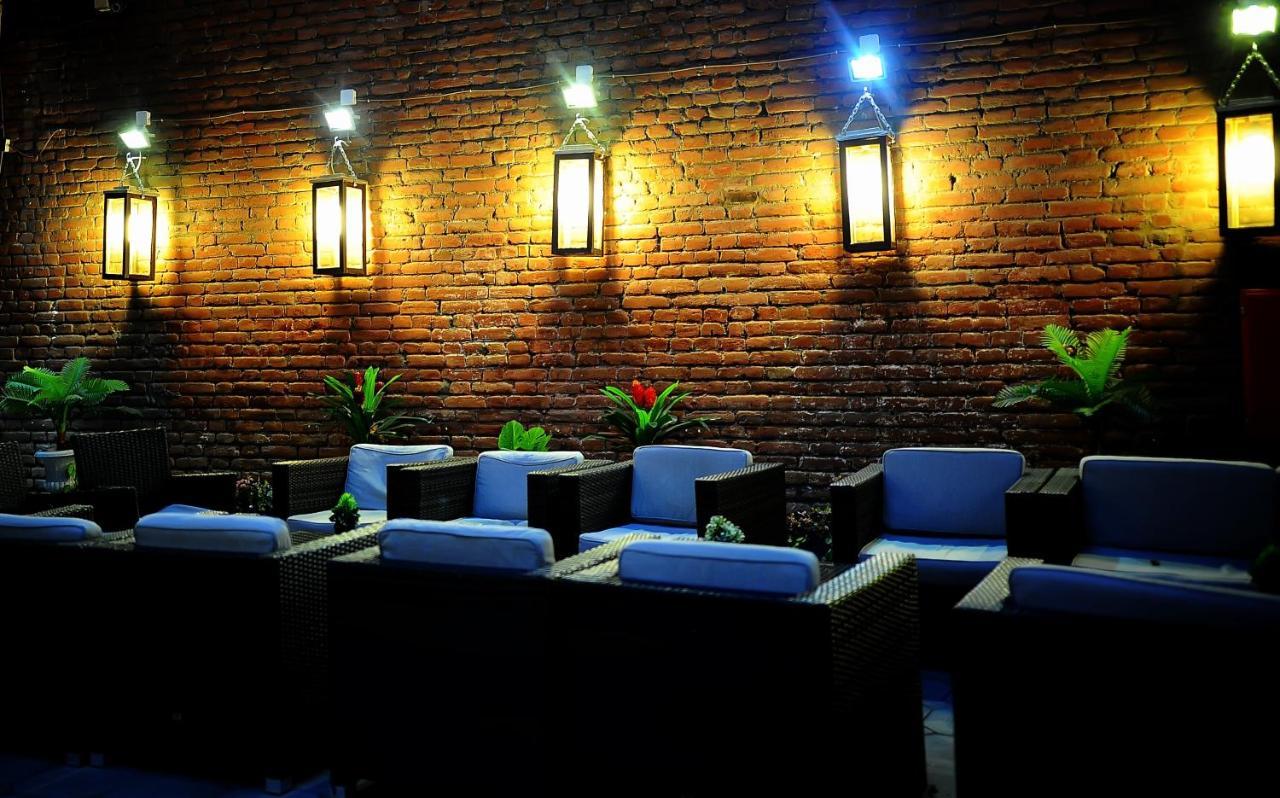 Coral Boutique Hotel Tbilisi Buitenkant foto