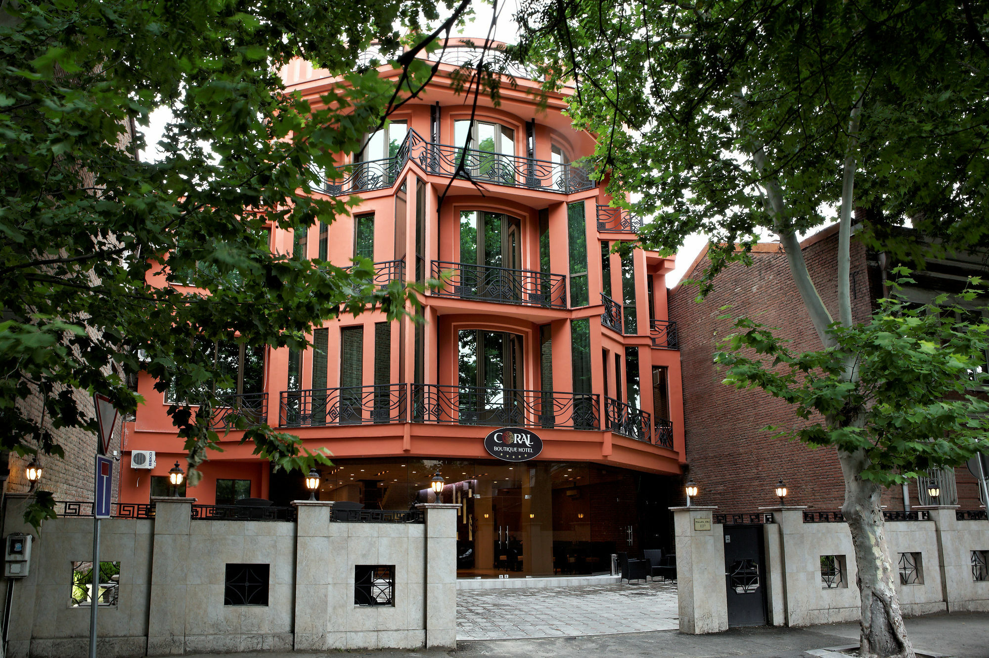 Coral Boutique Hotel Tbilisi Buitenkant foto